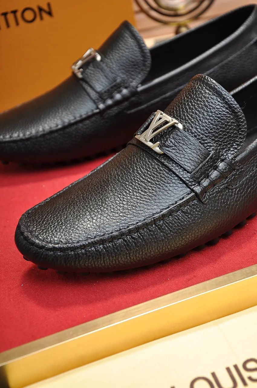 Men's men's shoes 💰420💶 [LV Doudou shoes] (water-dyed cowhide lining) new model is on the market, available on the official website. The new Doudou shoes are processed into single-color materials, and the uppers are made of imported horsehide leather. The body of the shoe is fully hemmed with mark thread, and is lined with imported original cowhide leather. The elegant shoe shape is super suitable for all-matching, and the size is 38-44.